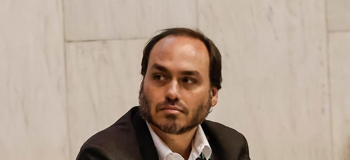 MP do Rio reabre investigação contra Carlos Bolsonaro por suposta ‘rachadinha’