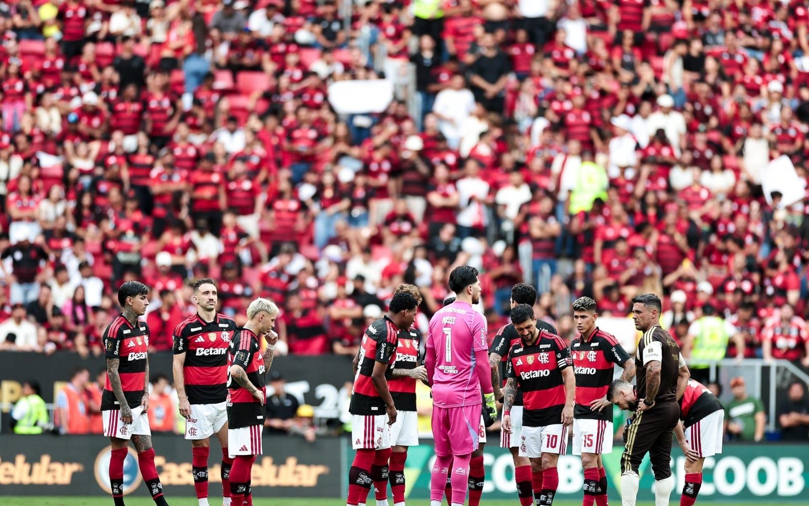 Organizada do Flamengo faz críticas ao elenco: "Achando que está na Disney"