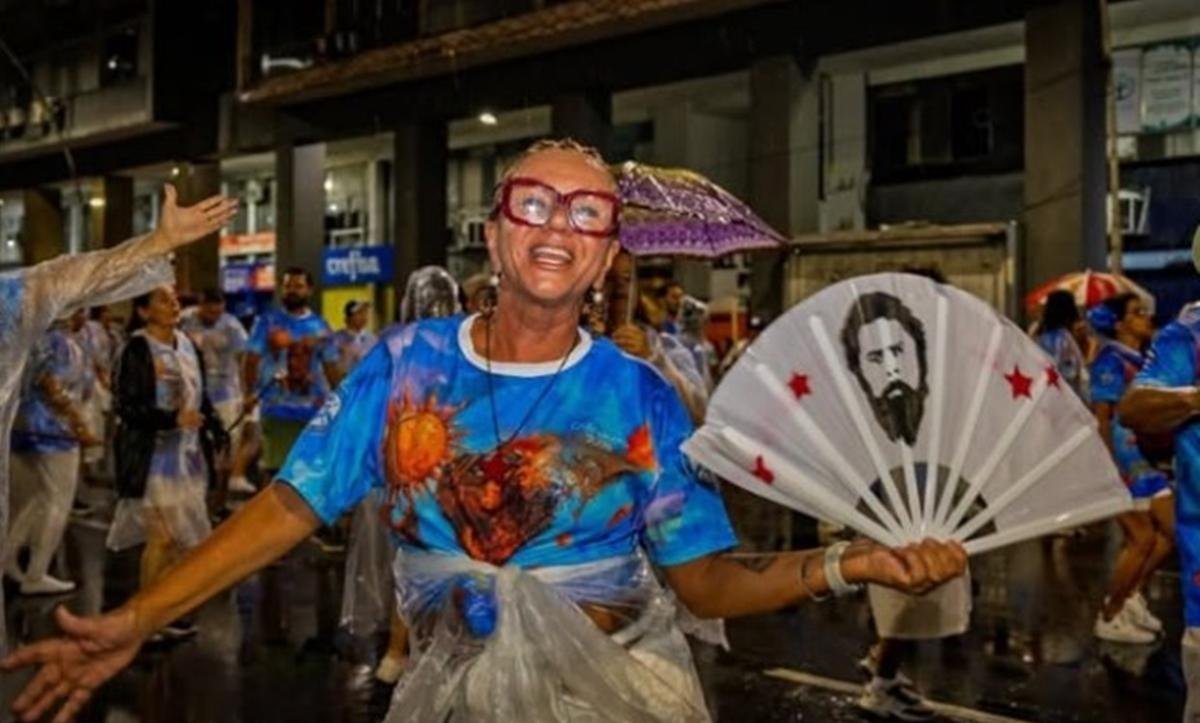 Oposição aciona PGR contra Lula após recursos à Acadêmicos de Niterói