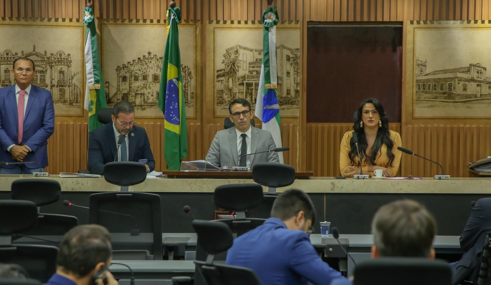 Câmara aprova projeto que garante nome social de trans em lápides | G1