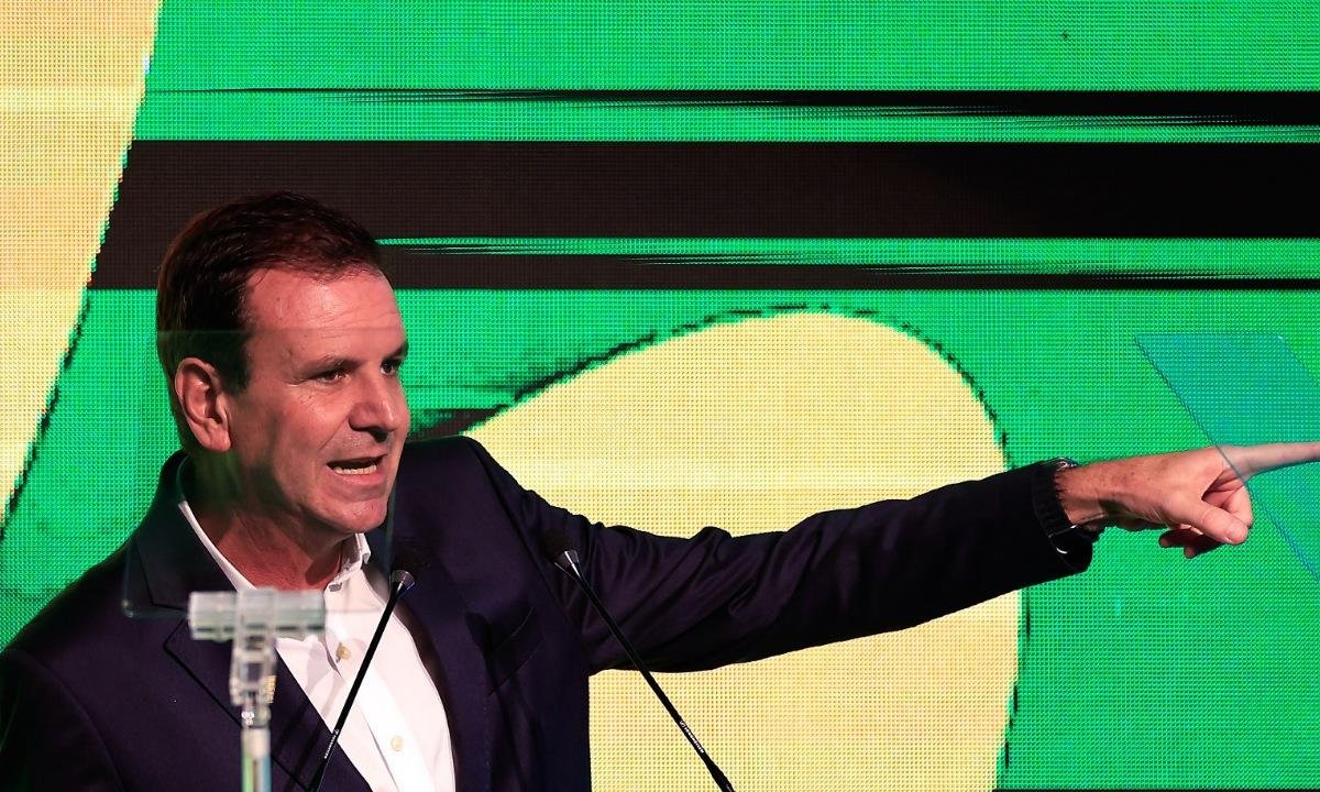 De olho no governo do Rio, Paes anuncia data de saída da prefeitura