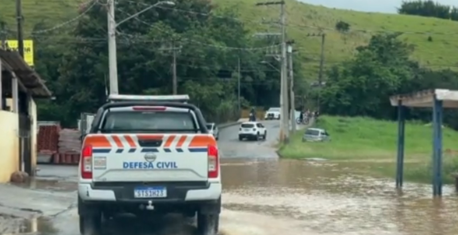 Nível do rio Buquira diminui e moradores voltam para casa em São José | G1