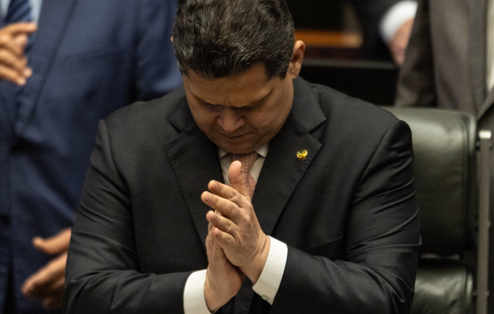 Alcolumbre mantém votação da CPI do INSS que quebrou sigilo de Lulinha e impõe derrota ao PT