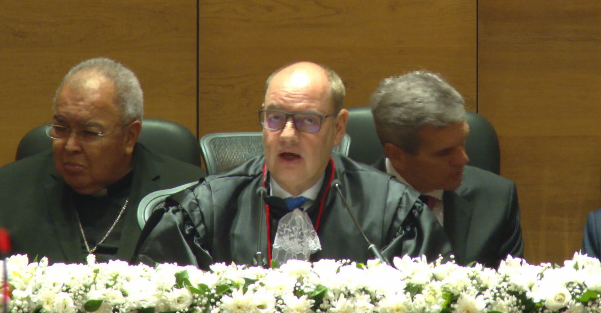 Governador interino determina auditoria nas contas do RJ