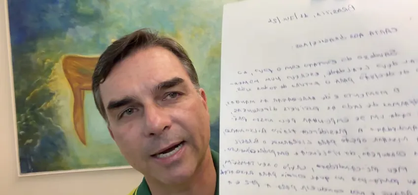 Leia a íntegra da carta de Bolsonaro lida por Flávio