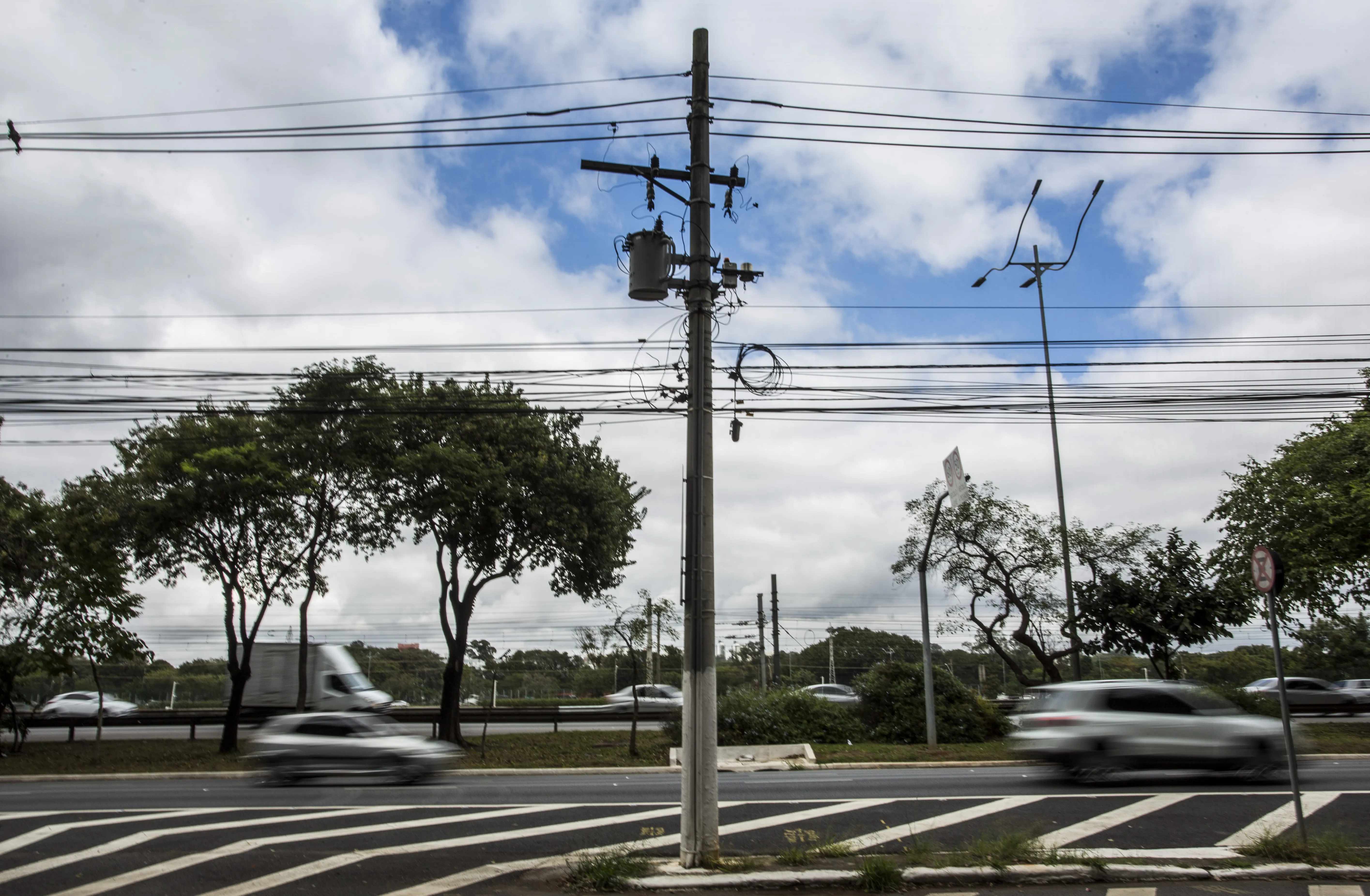 Mulher morre ao tentar fugir de assalto na Marginal Pinheiros