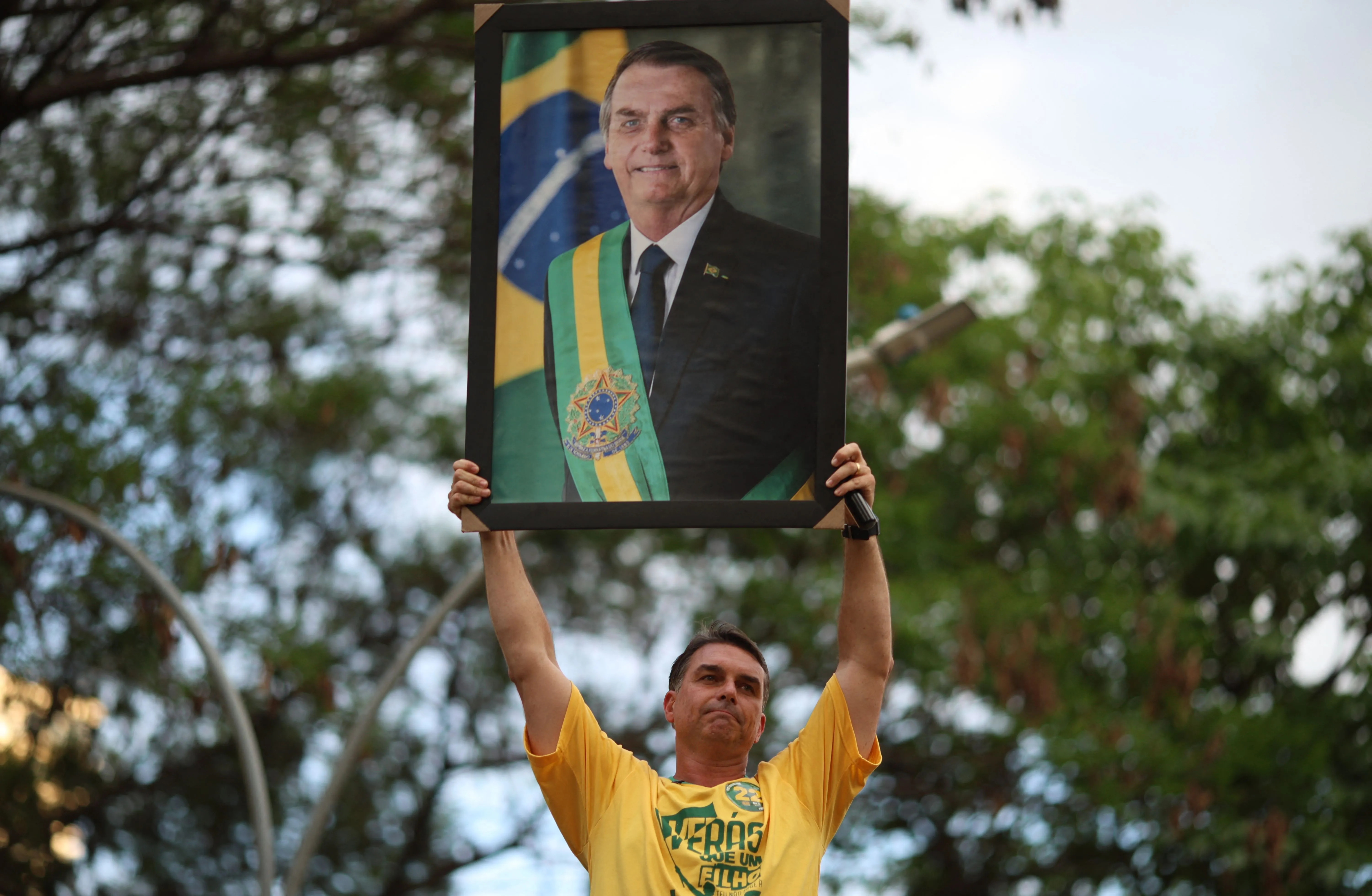 Com avanço no Nordeste e viradas contra Lula em relação ao pai, Flávio supera votação de Jair em 2018 e 2022