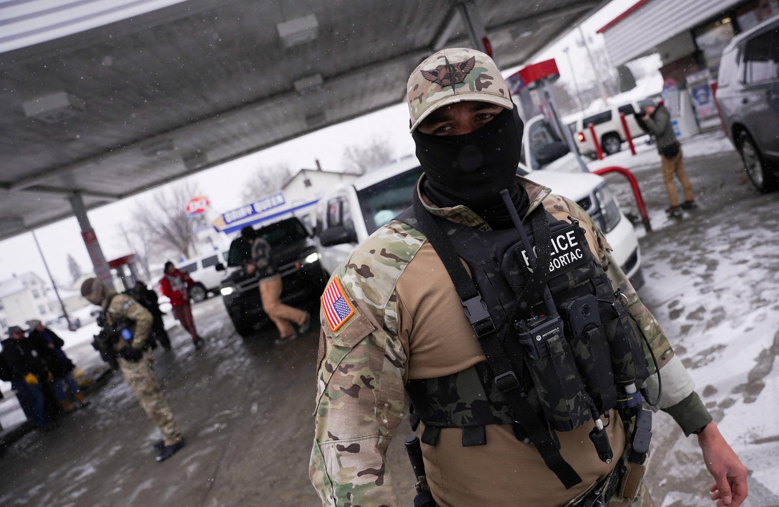 Por que agentes do ICE usam máscaras e quais os riscos | G1