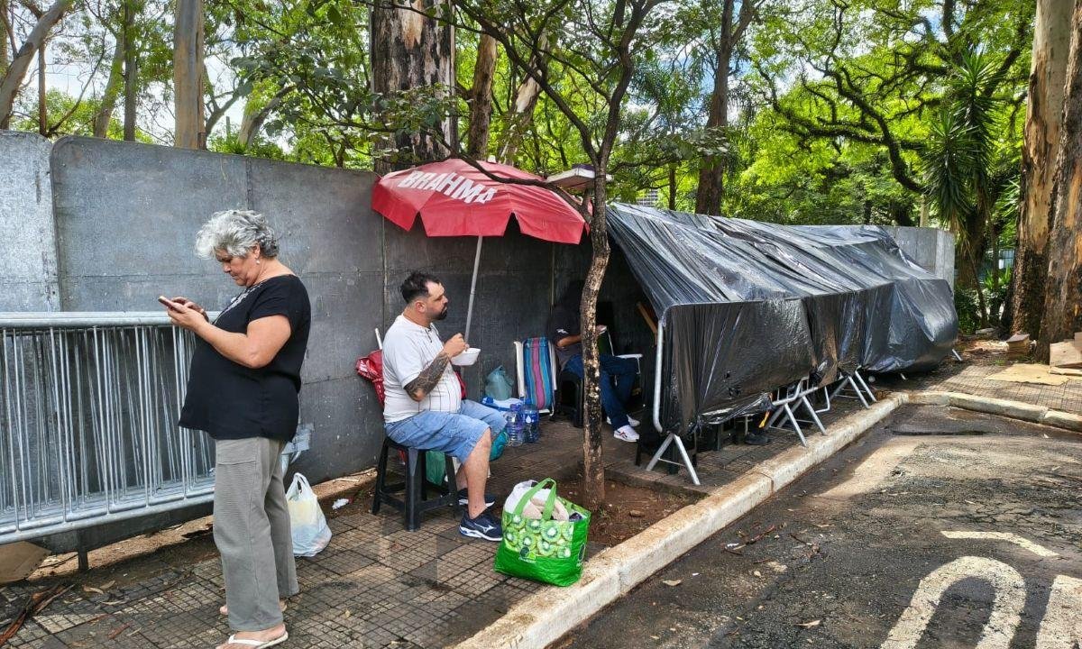 Ambulantes esperam faturar até R$ 1,5 mil com bloco de Ivete no sábado