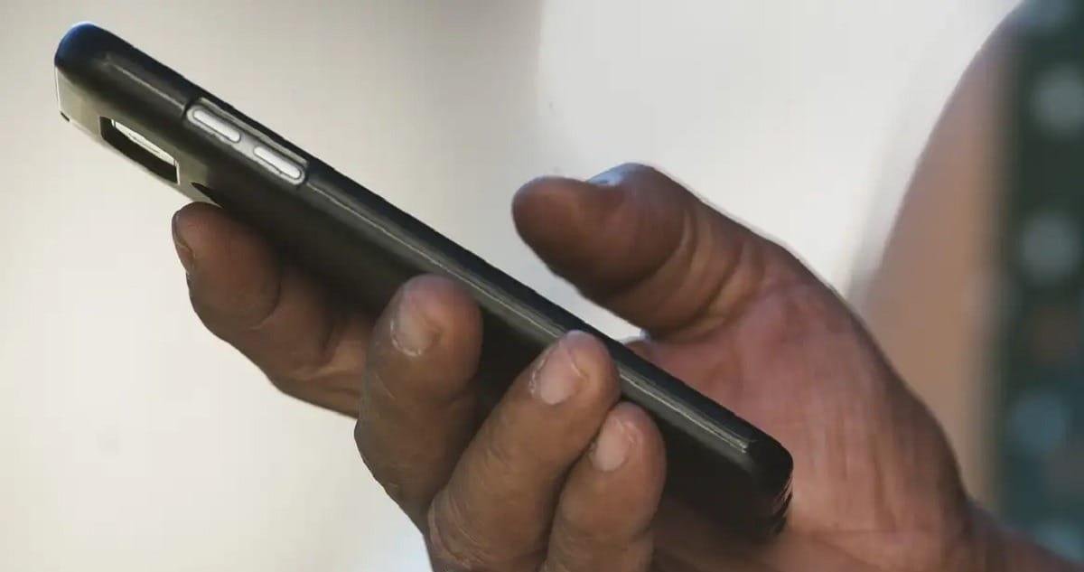 Idosos lideram uso diário de internet, mas são alvos de golpes digitais