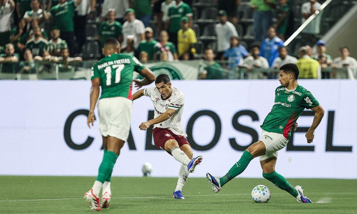 Palmeiras vence Fluminense e se mantém na liderança do Brasileirão