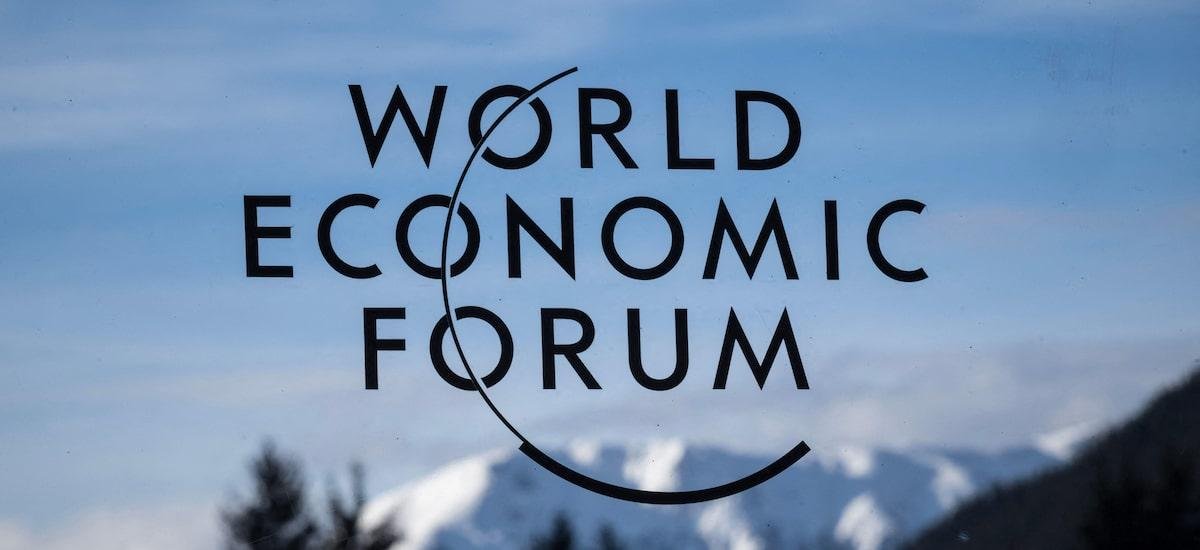 Economistas temem bolha de IA e veem chance de crise da dívida, mostra pesquisa às vésperas de Davos
