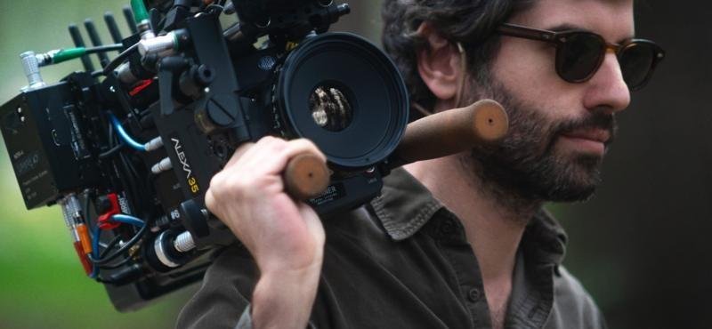 A campanha do brasileiro Adolpho Veloso pelo Oscar: 'A única coisa que não faço e político faz é comer pastel e abraçar criança' | G1