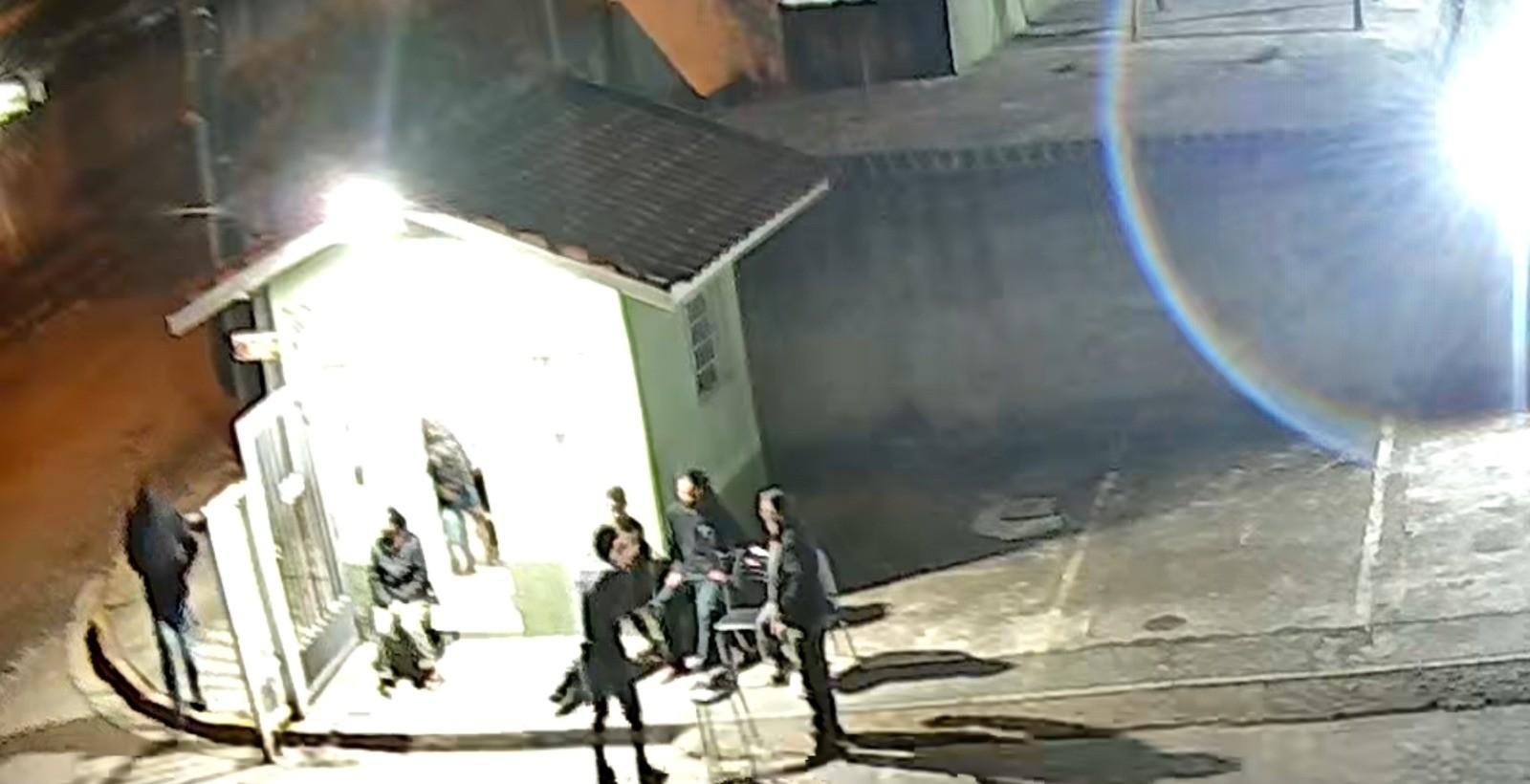 Vídeo: homem é morto a tiros em condomínio de Mogi das Cruzes | G1