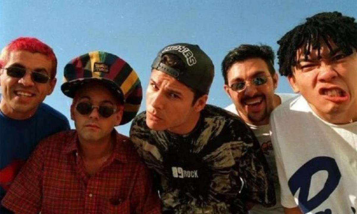 Mamonas Assassinas: veja antes e depois de jaqueta encontrada com Dinho