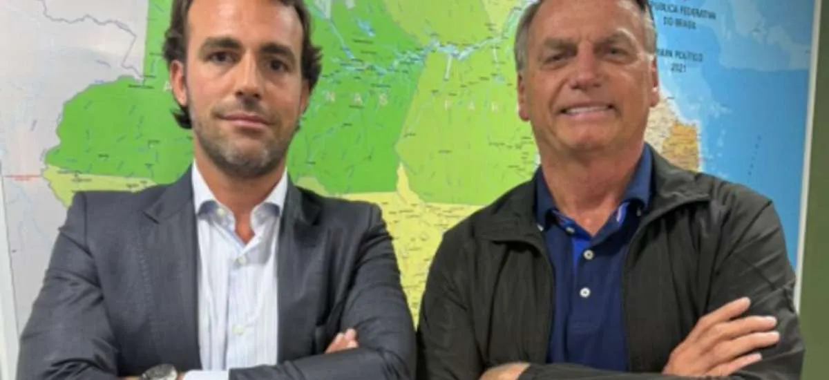 TSE proíbe Lucas Bove de usar santinhos com imagem de Jair Bolsonaro