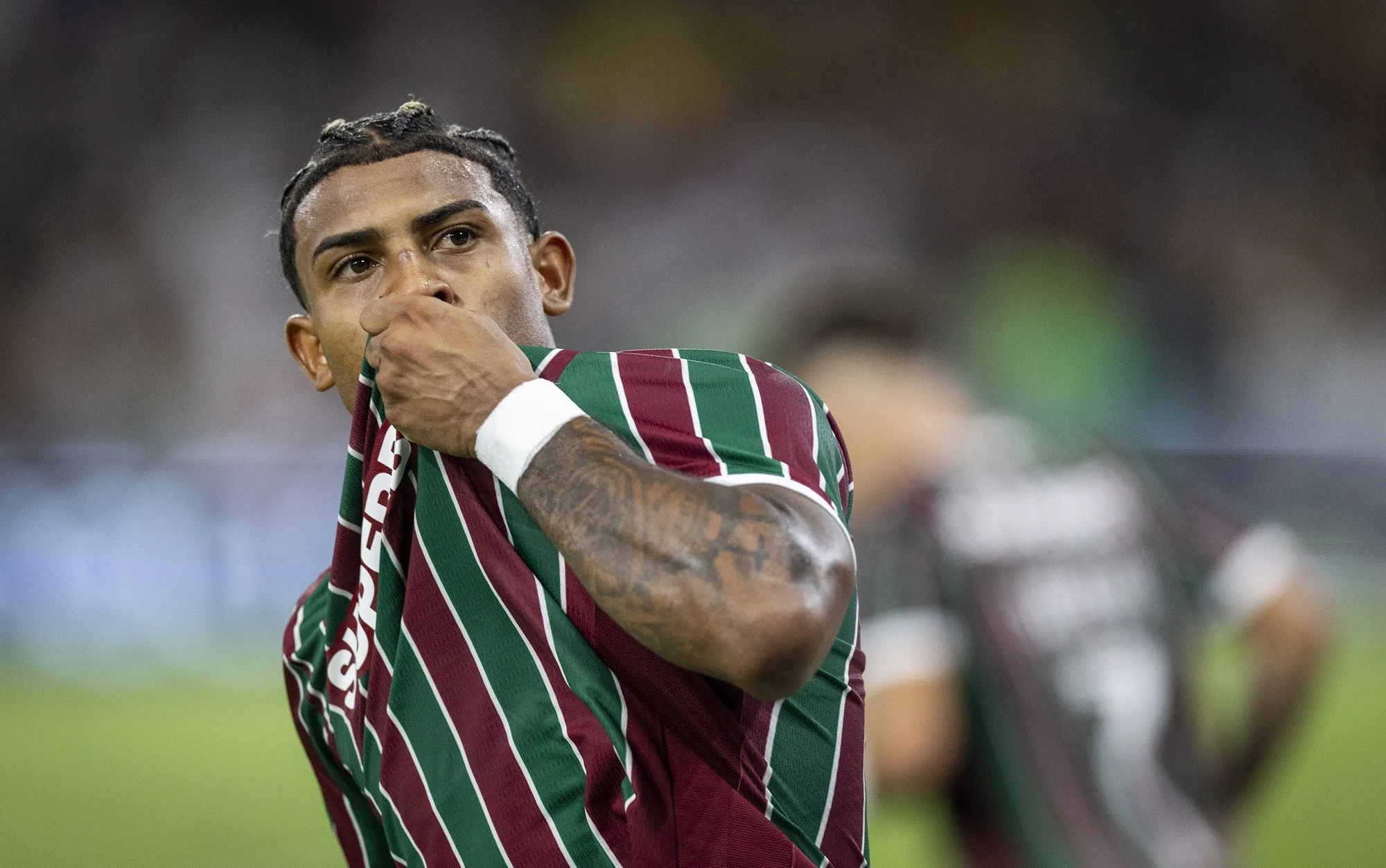 Fluminense passa sufoco contra o Vitória, mas busca empate com gol no final