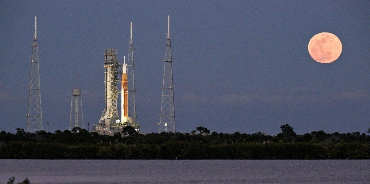 Nasa detecta vazamento em foguete que levará astronautas ao redor da Lua