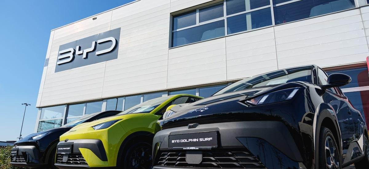 BYD registra alta de 165% nas vendas na Europa em janeiro; Volkswagen, Renault e BMW recuam