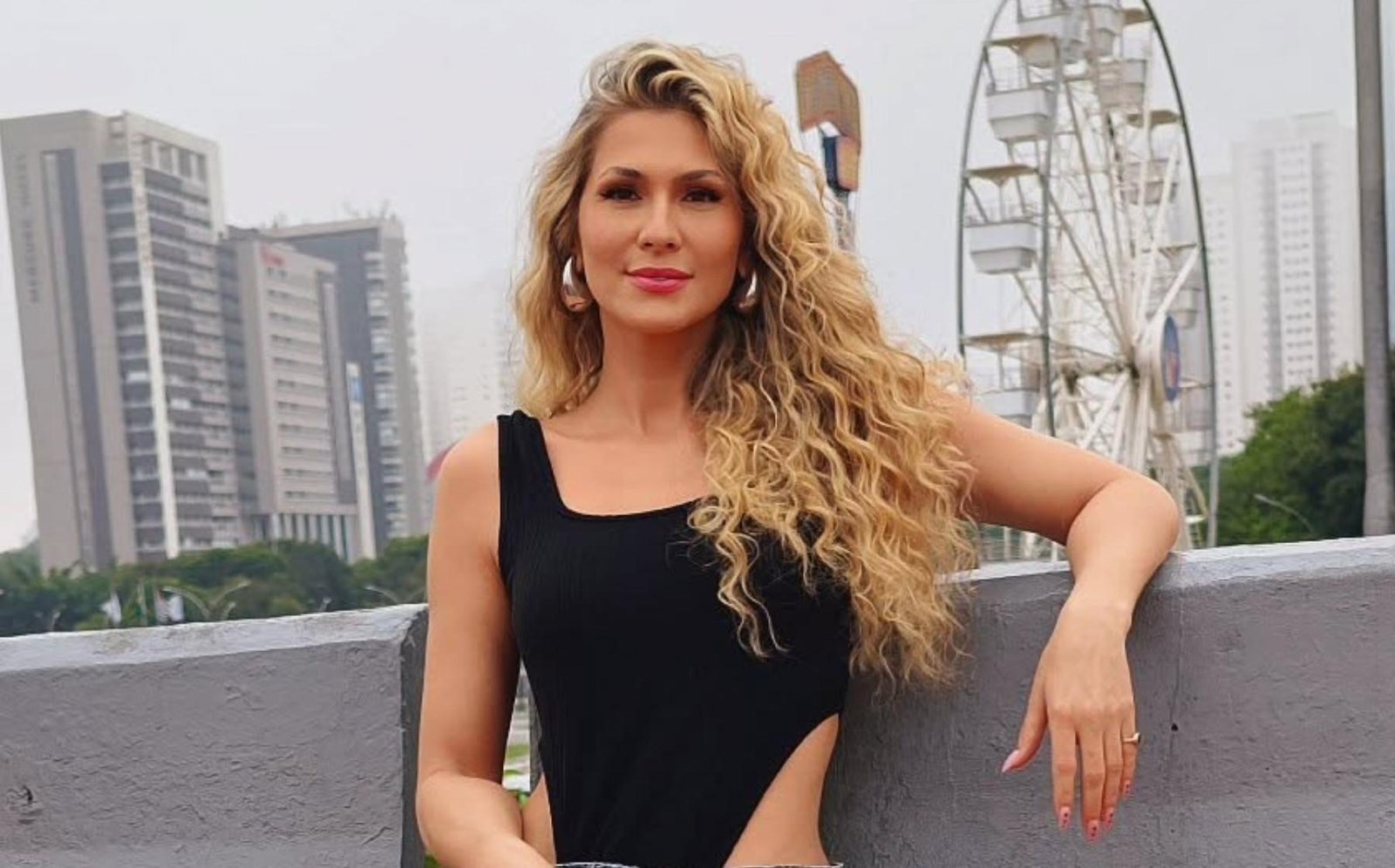 Lívia Andrade reage após apoio por medida protetiva contra ex