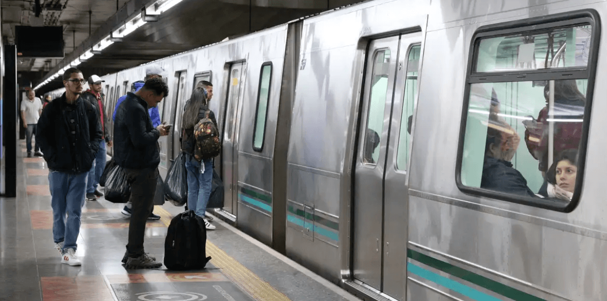 Metrô de SP prorroga operação 24h aos sábados por mais seis meses