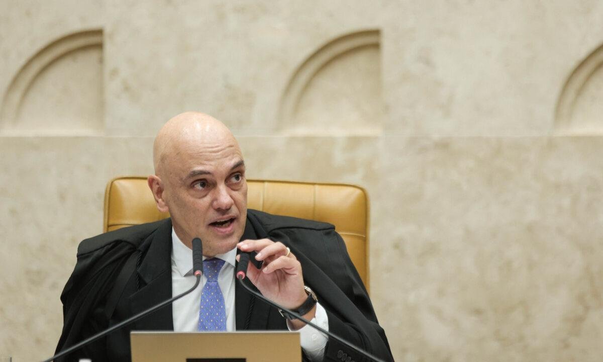 Moraes: "Magistrados não podem julgar causas que tenham advogado da família"
