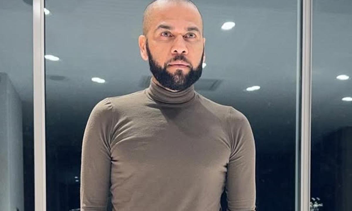 Foto: Daniel Alves surge em clique raro com a filha e se declara