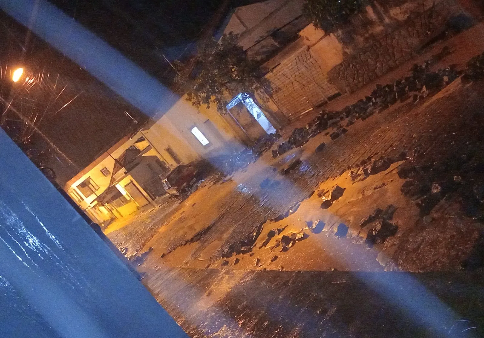 Chuva forte provoca alagamentos em Jaguarembé, distrito de Itaocara | G1
