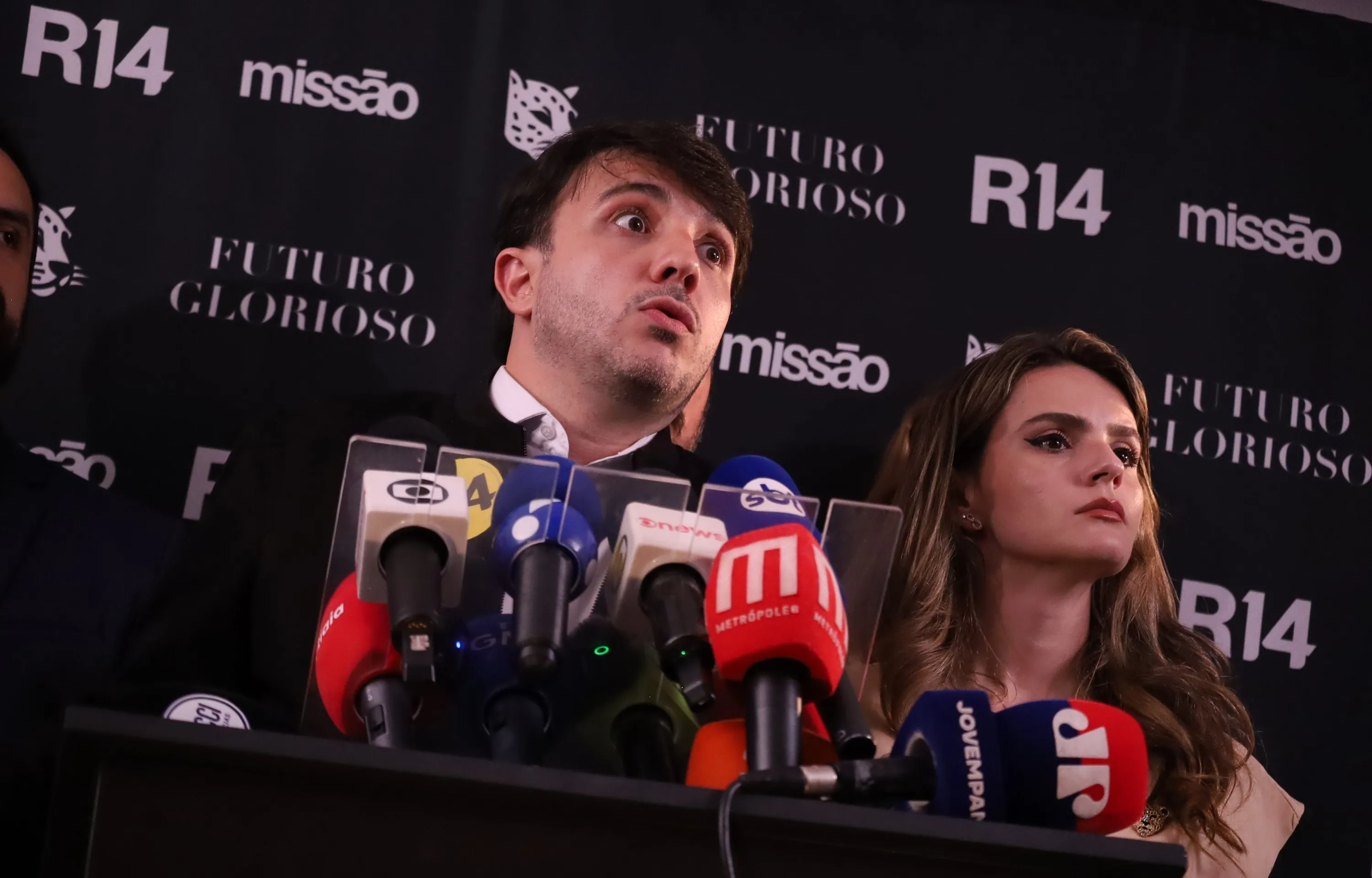 Meta derruba perfis de Renan Santos a pedido de Toffoli