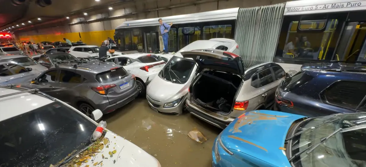 Fotos e vídeos dos alagamentos em São Paulo chamam atenção
