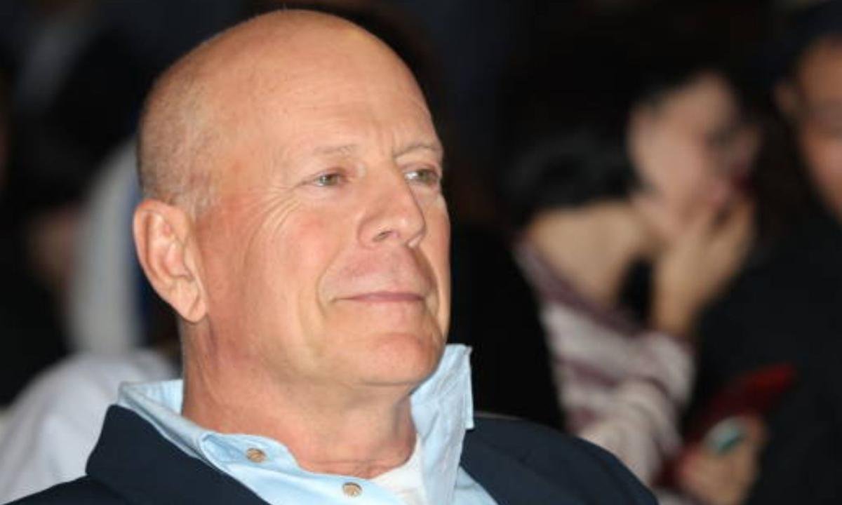 Com demência e longe das telas, Bruce Willis é visto em clique raro