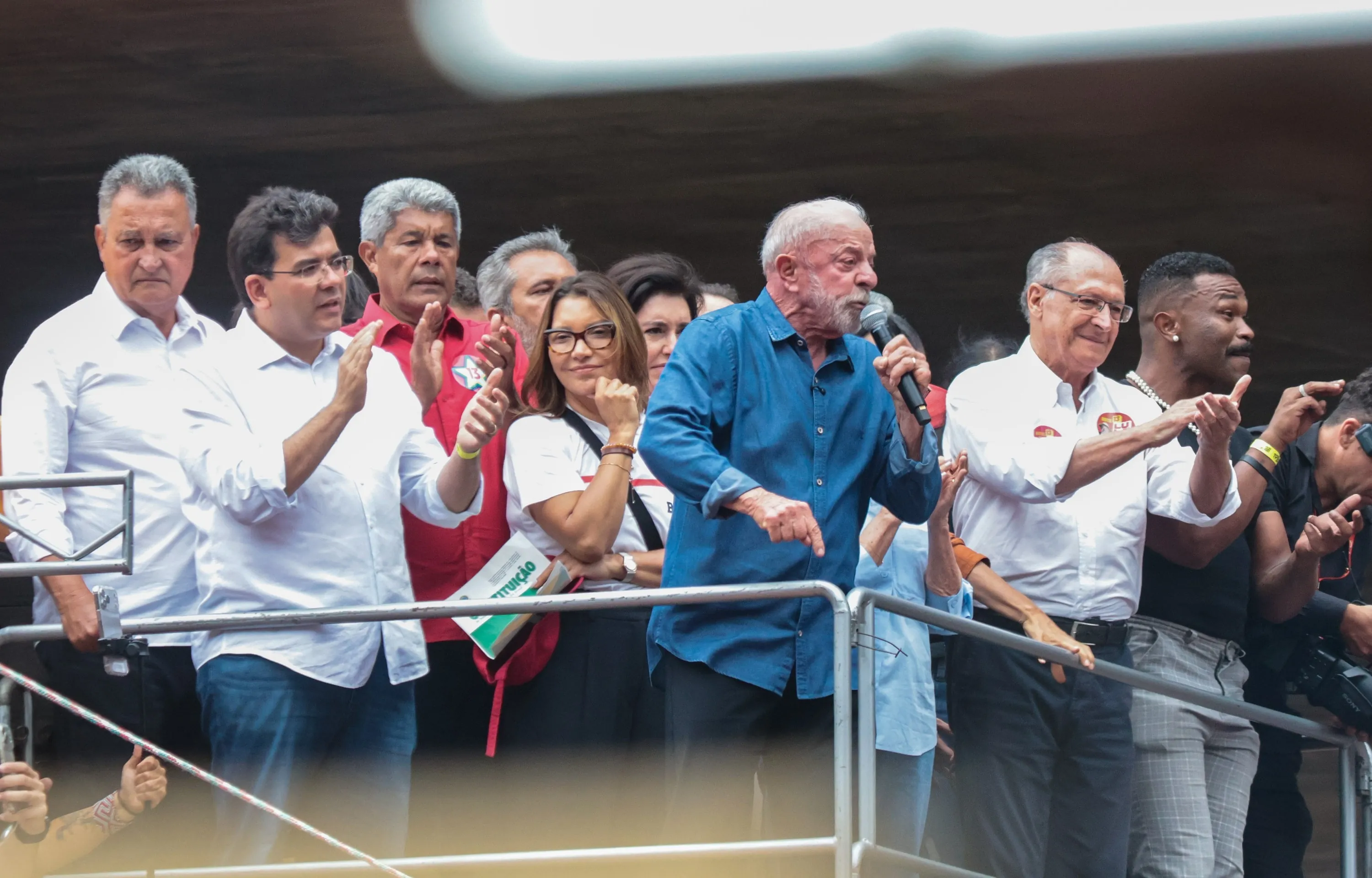 Lula faz ato na Paulista e pede que eleitores convençam quem não foi votar no 1º turno: 'Temos obrigação de conversar'