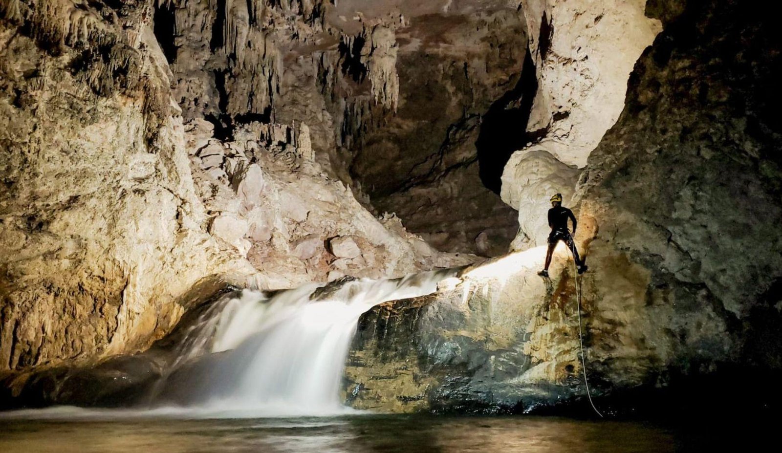 Everest das Cavernas: conheça complexo de cachoeiras dentro de caverna | G1