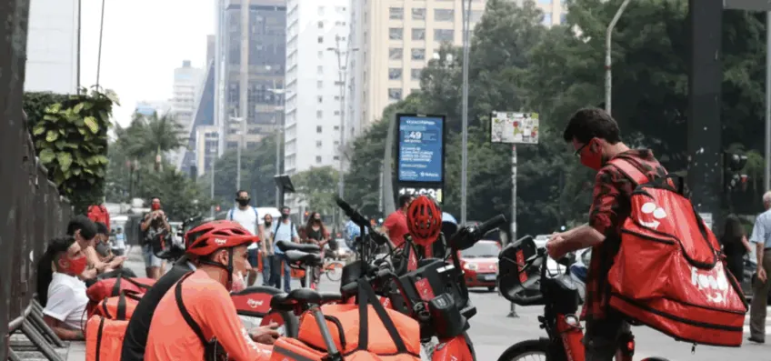 CMN cria crédito para entregadores comprarem motos elétricas