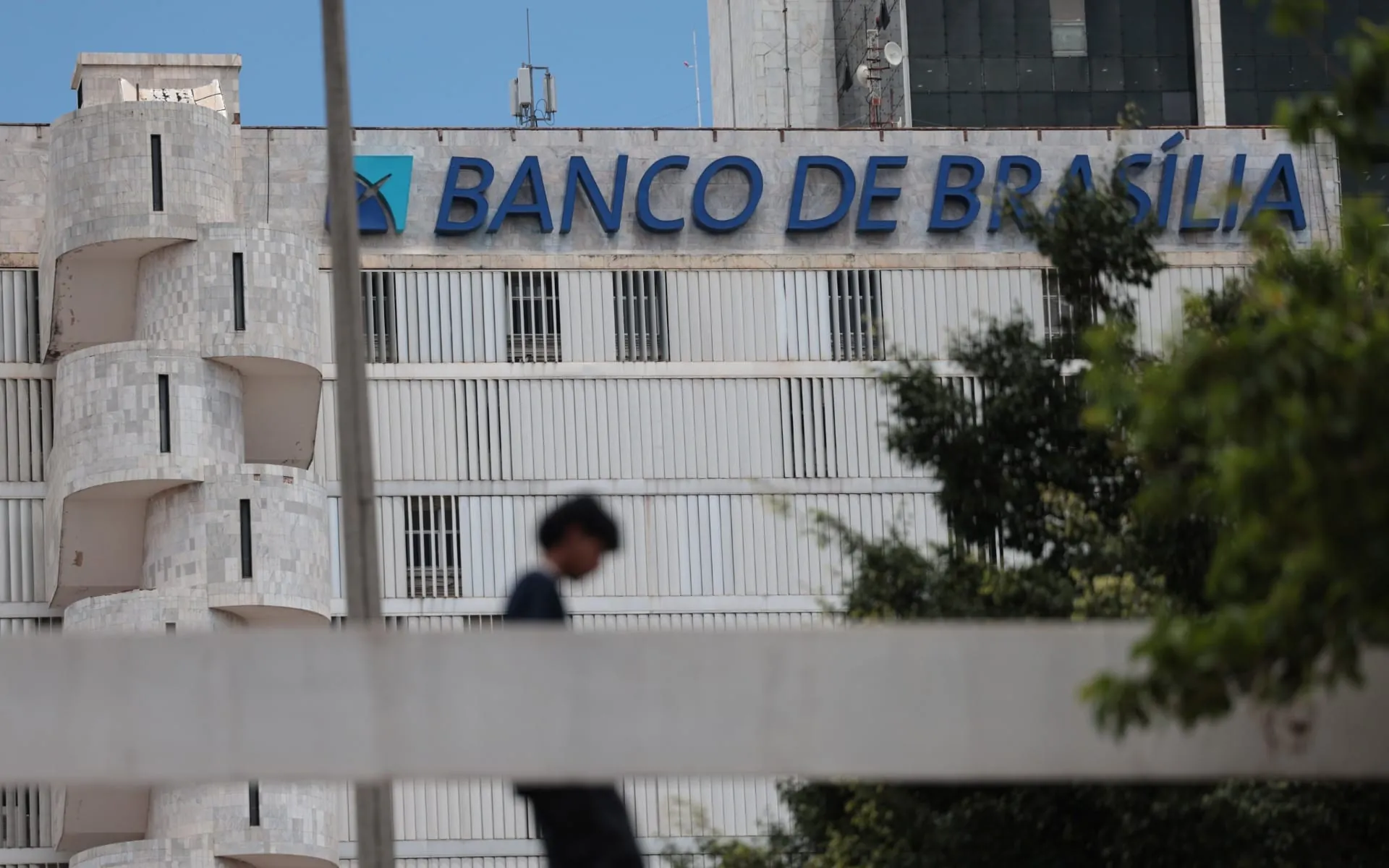 Celina Leão apresenta plano ao Banco Central para evitar quebra do BRB