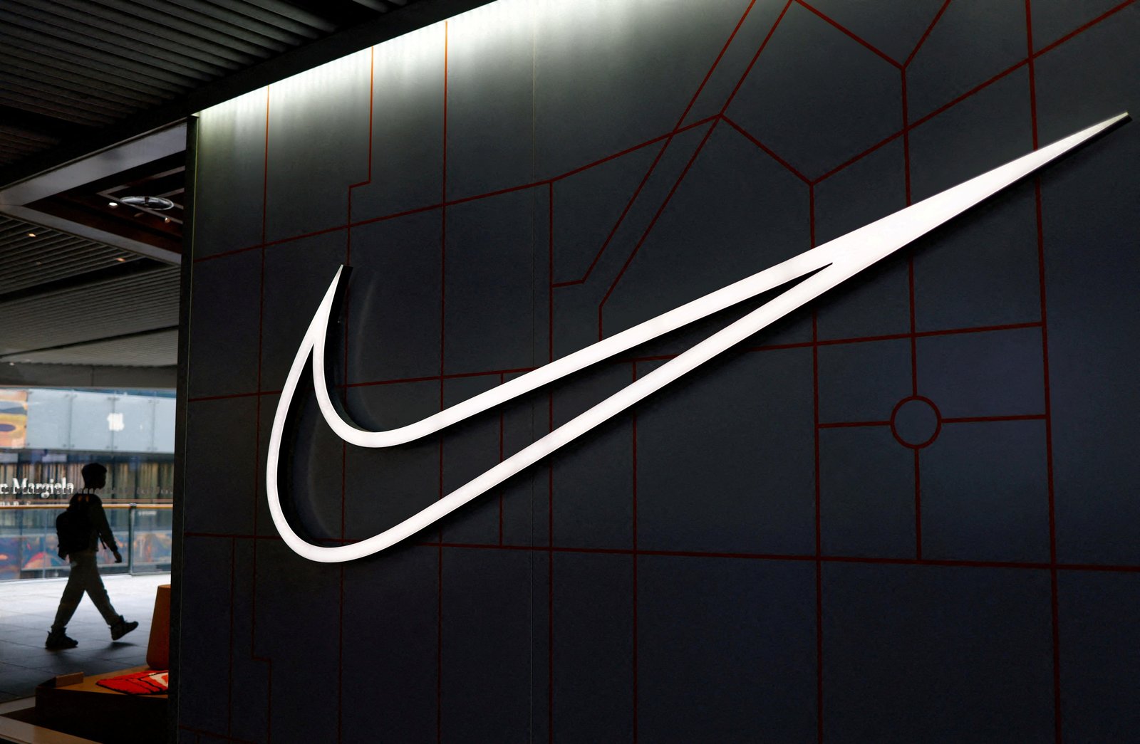 Nike é investigada por suposta 'discriminação contra brancos' | G1