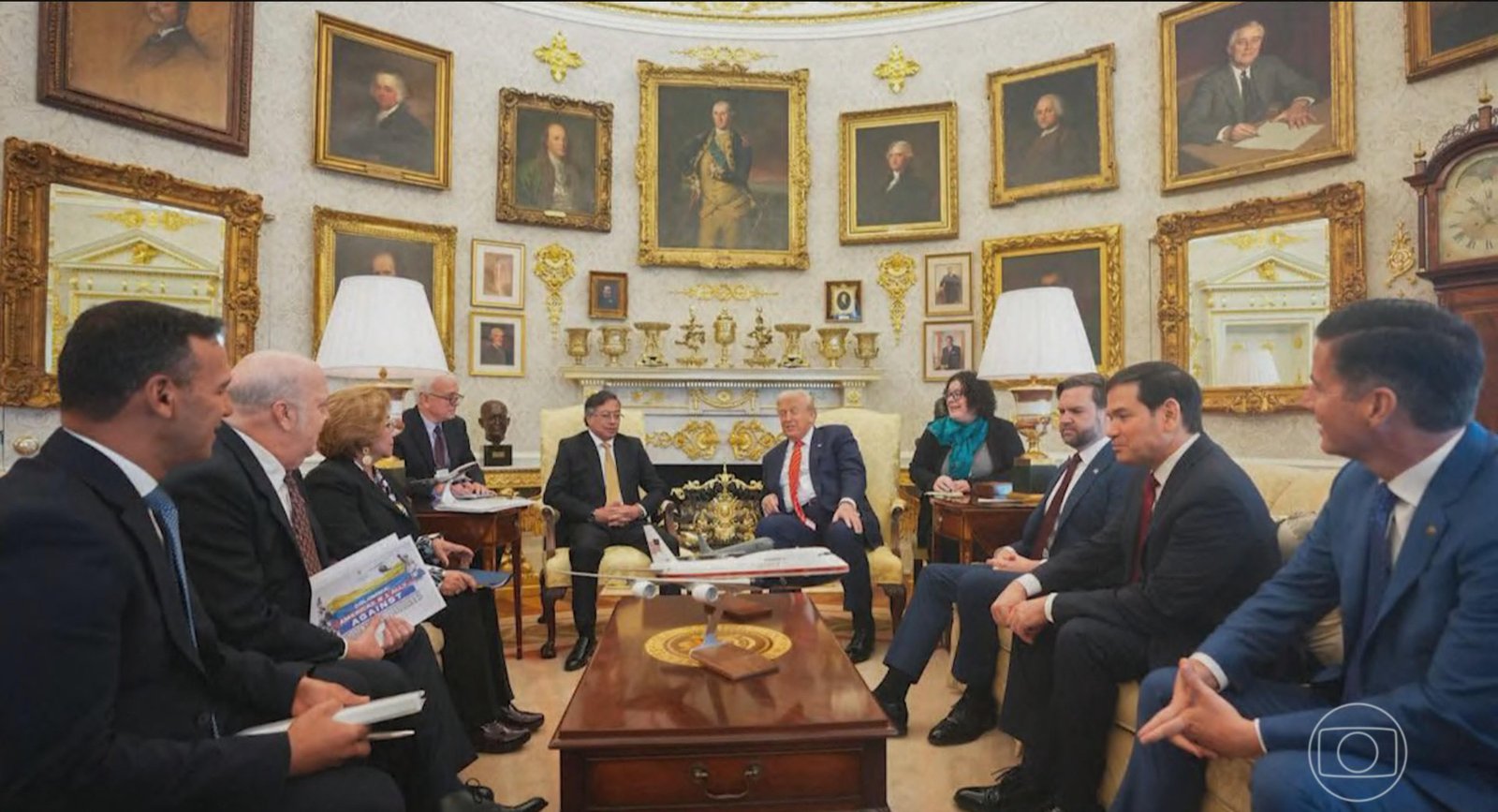 Depois de ameaças e insultos, Trump recebe Gustavo Petro na Casa Branca | G1