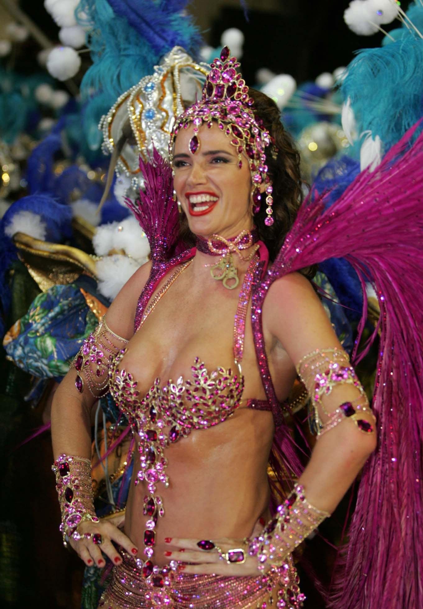 Em troca de e-mail em 2012, Epstein perguntou sobre Luma de Oliveira | G1