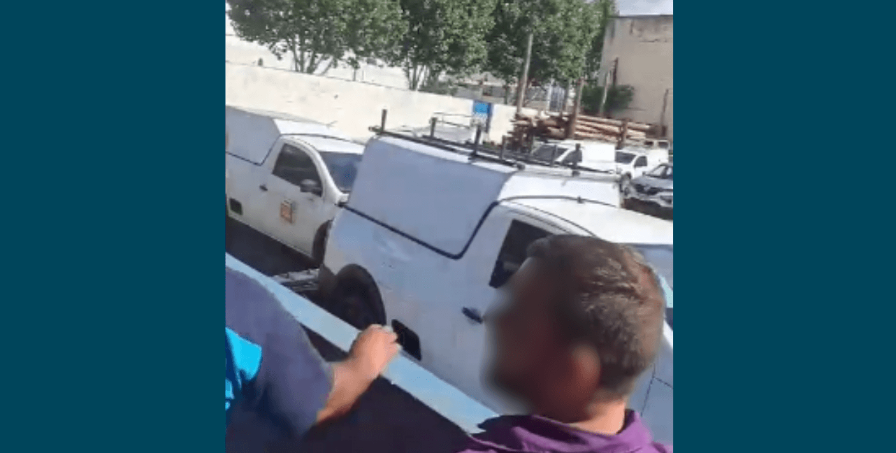 VÍDEO: Funcionário "surta" após ser demitido e danifica carros e notebook