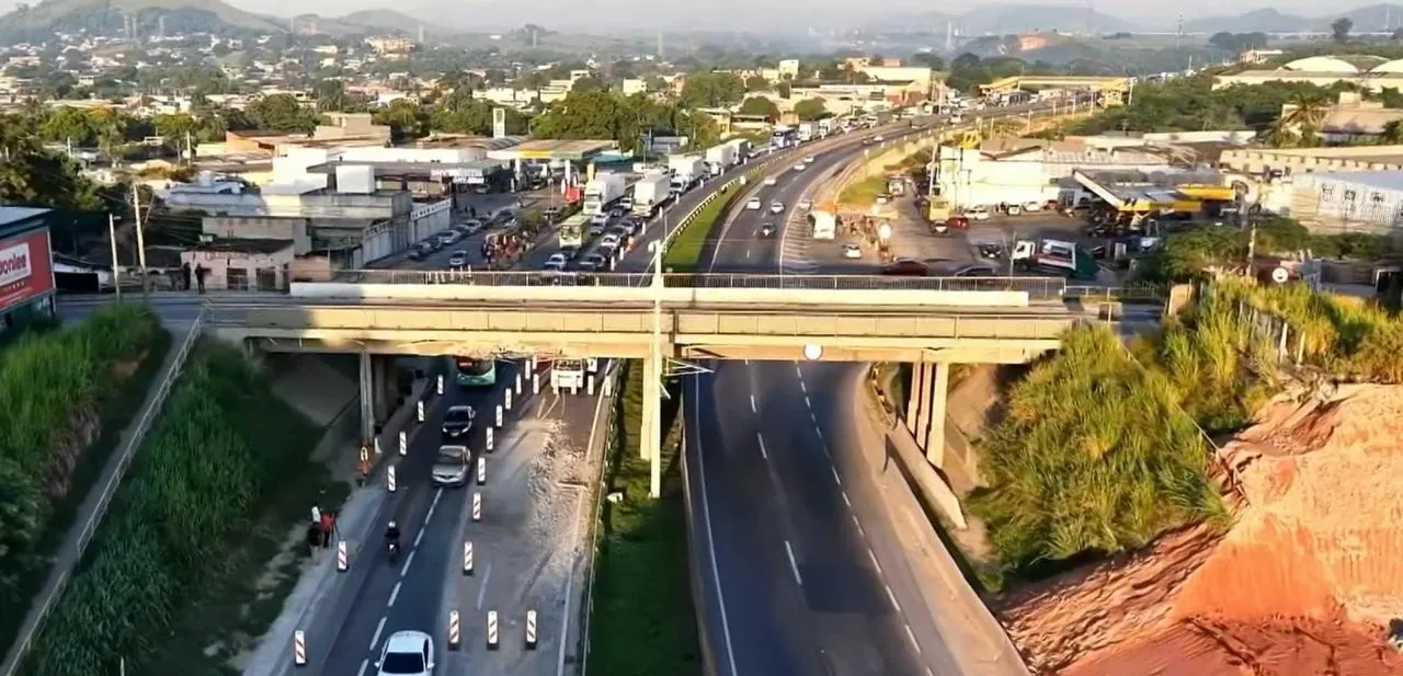 Dutra tem sete quilômetros de engarrafamento no sentido Rio após acidentes