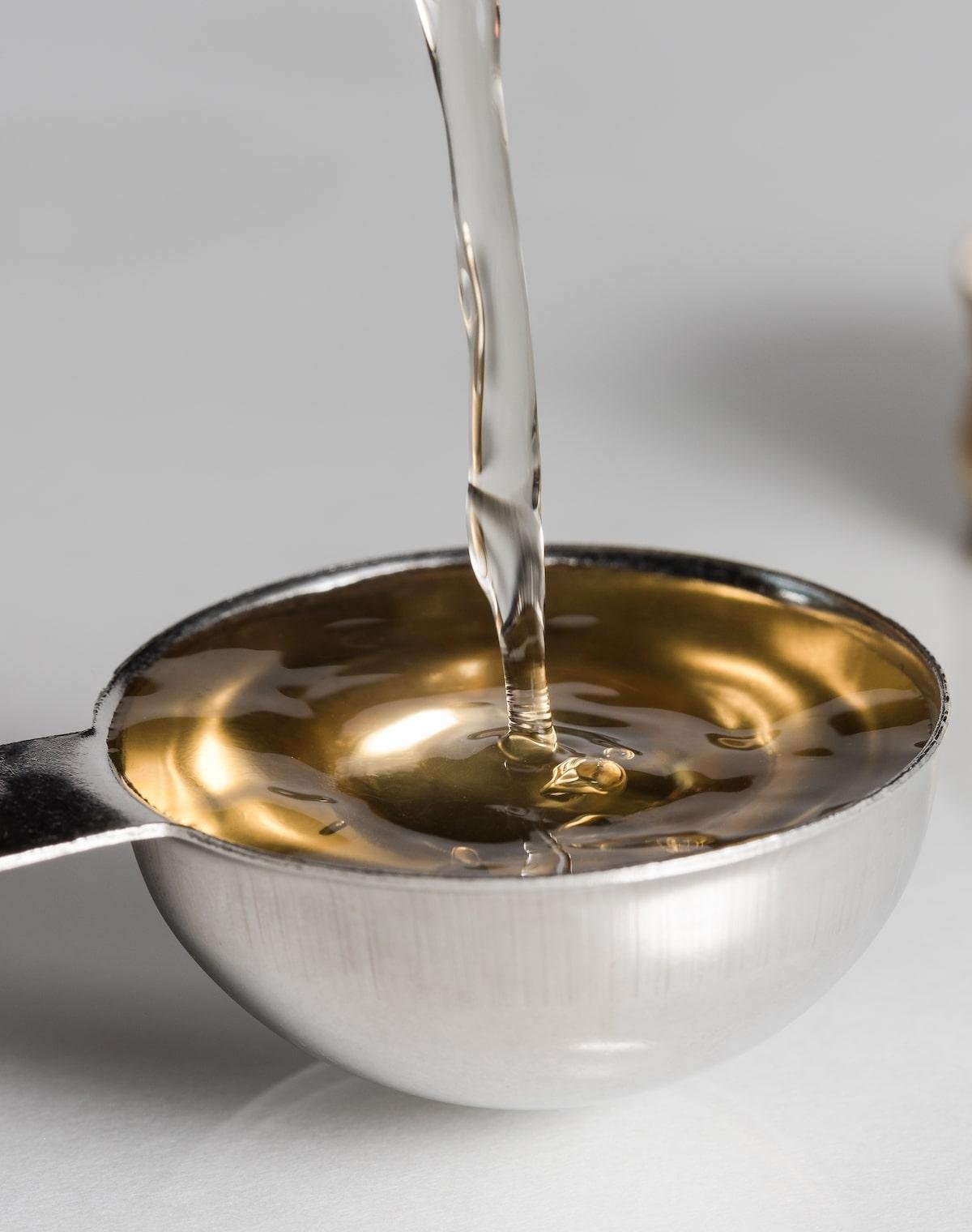 Consumir esse tipo de vinagre em jejum traz benefícios; veja medida ideal