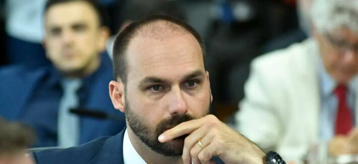Nunes Marques determina que Eduardo Bolsonaro exclua publicações que colocam em dúvida segurança das urnas