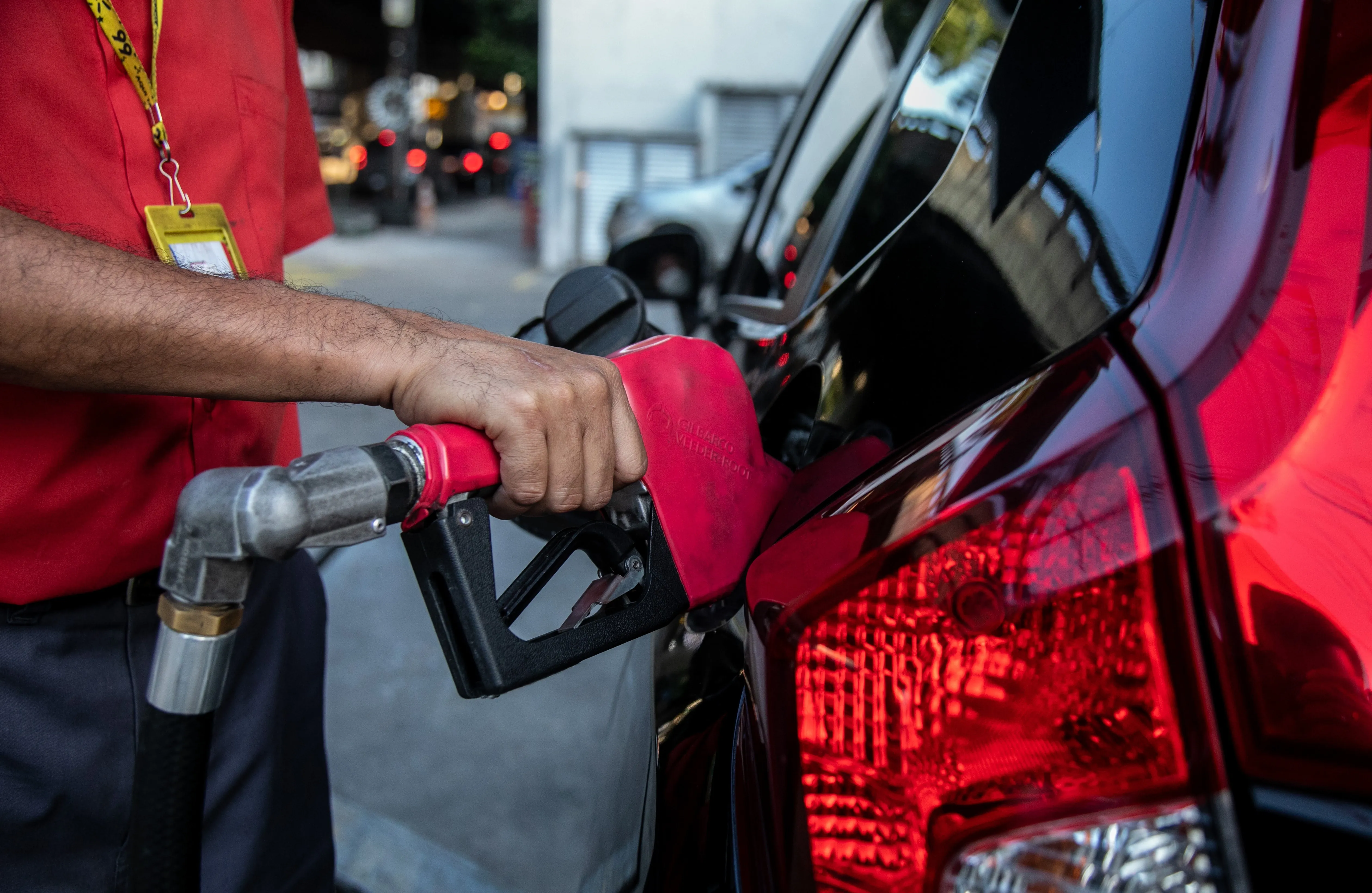 Câmara aprova projeto que endurece punições para venda de combustíveis adulterados