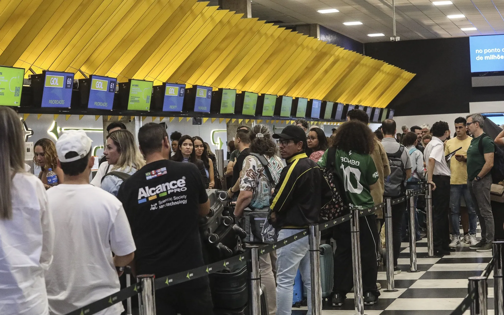 Passagens aéreas sobem quase 20% em março, diz Anac