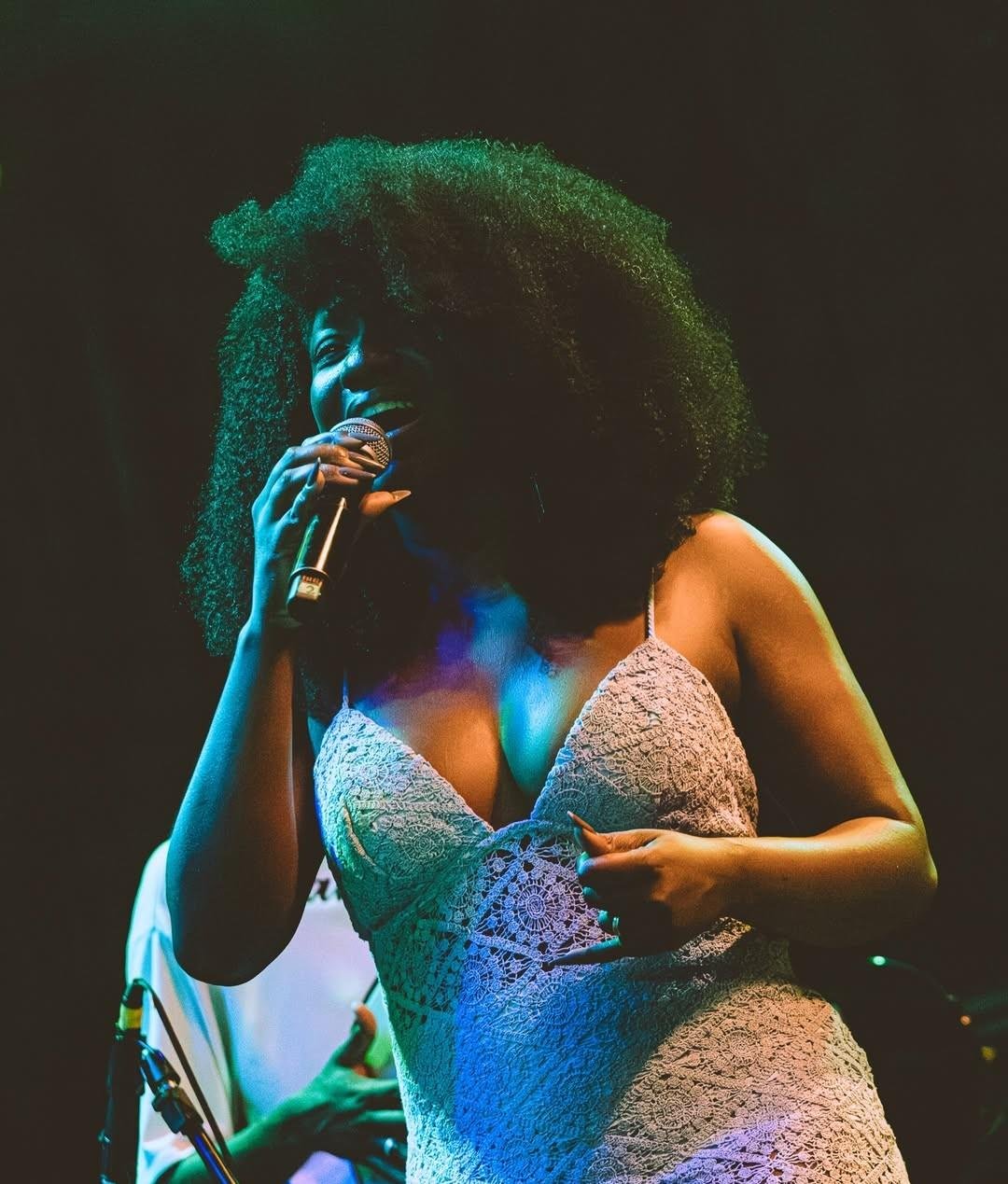 Fãs lamentam a morte da sambista mineira Adriana Araújo, aos 49 anos: 'Foi uma estrela em vida'