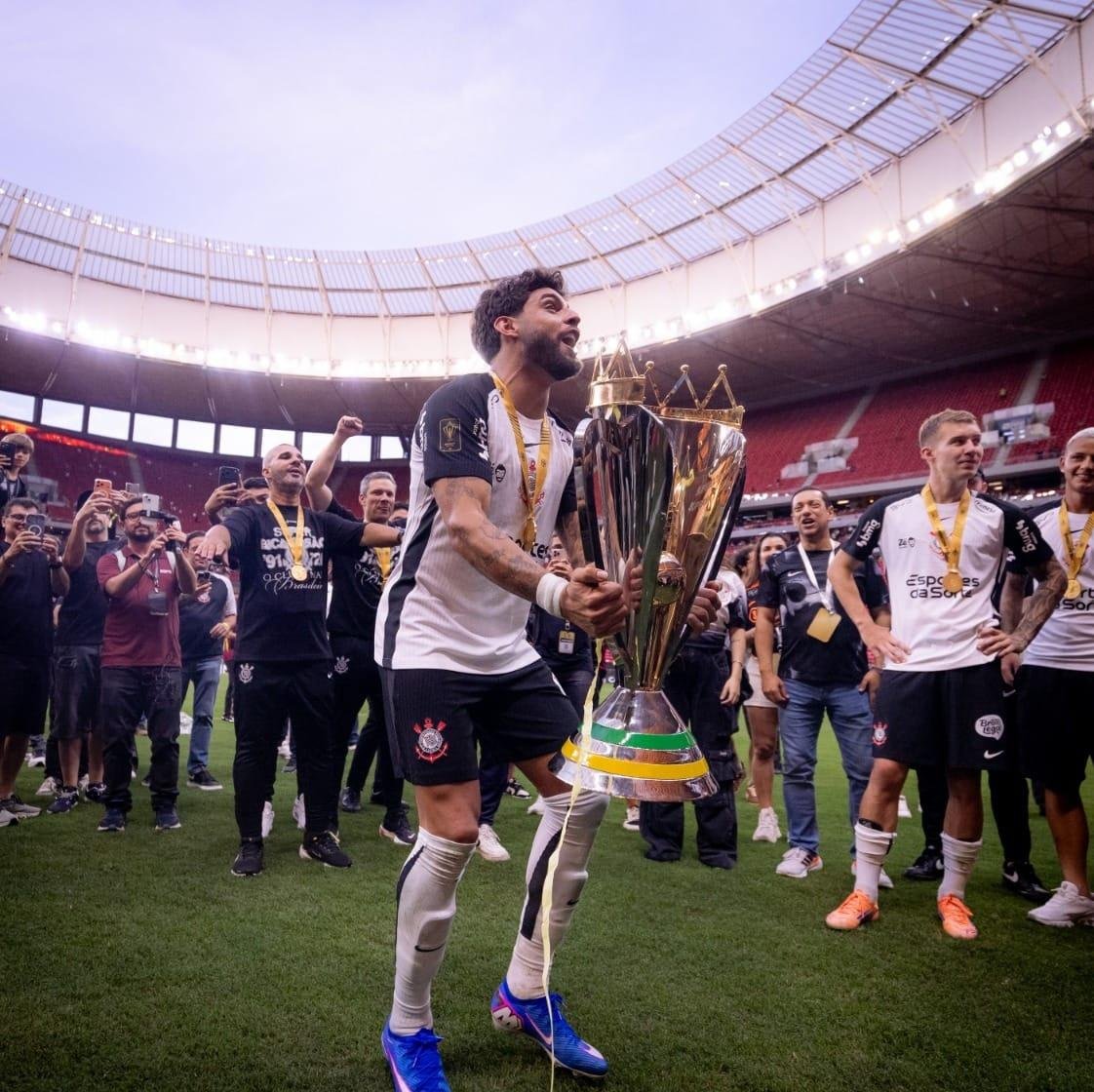 Neto cobra Yuri Alberto na Seleção Brasileira: "Quem fez mais que ele?"