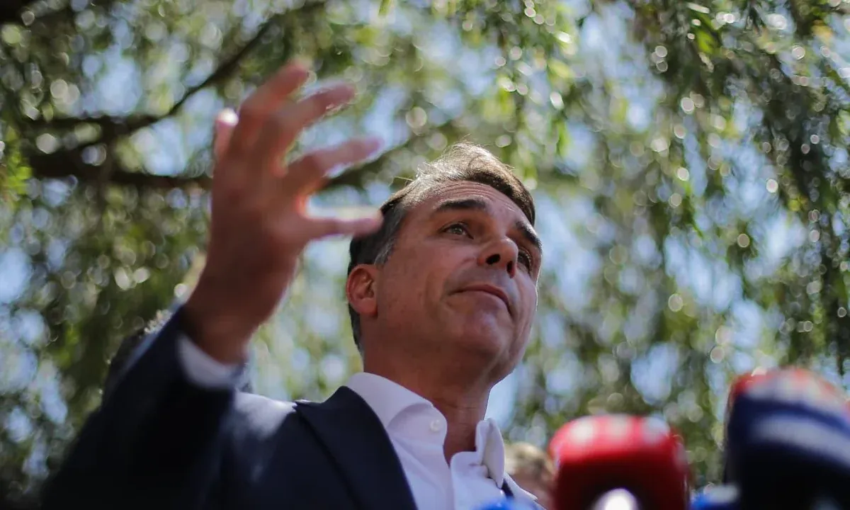 Emissoras apontam falha técnica no processamento da propaganda de Flávio
