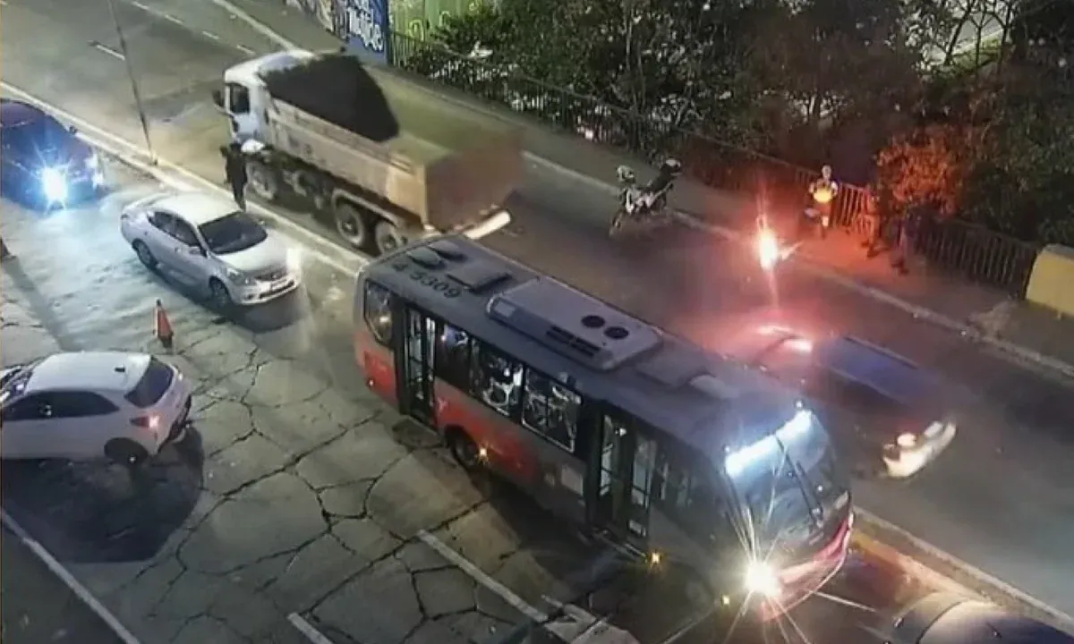 Casal morre após ser atropelado em viaduto por motorista embriagado