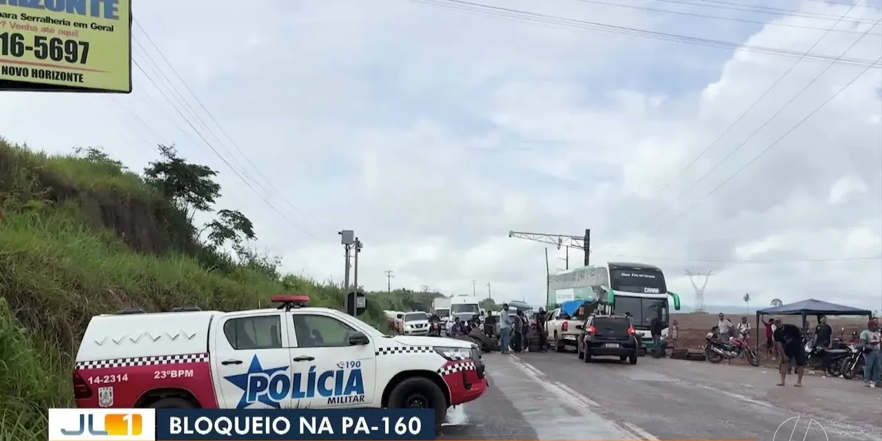 Protesto de famílias bloqueia PA-160 em Parauapebas, no PA | G1