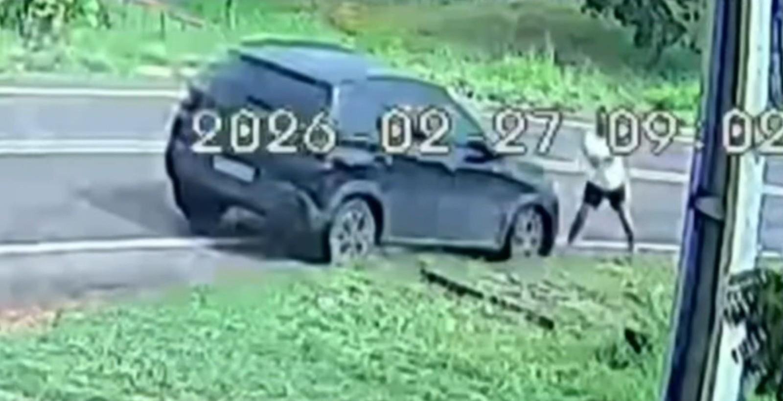 Atropelamento na rodovia Padre Cícero: motorista atinge mulher e foge | G1